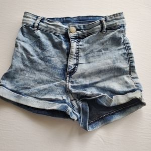 DIVIDED by H&M | Cuffed Jeans Shorts w/ zi…